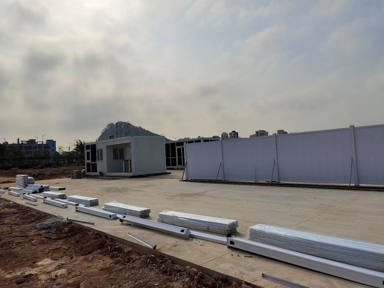 寶安區(qū)國際機(jī)場(chǎng)部分路段修建使用PVC圍擋安裝